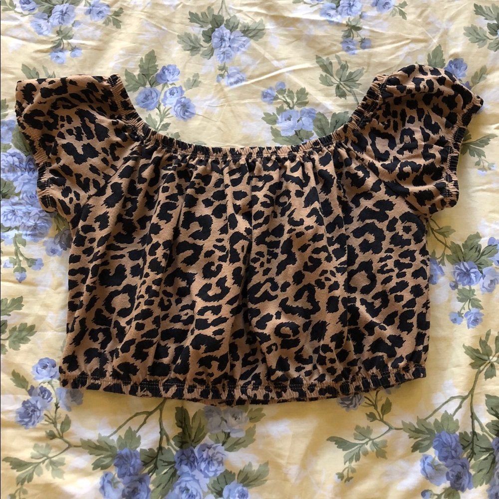 hollister leopard print off the shoulder shirt